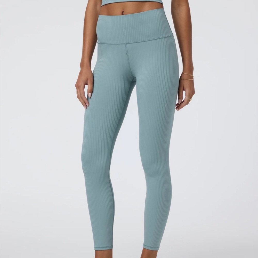 NWOT VUORI Inversion Rib Leggings - Blue M color mist